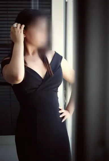 Caroline, 37