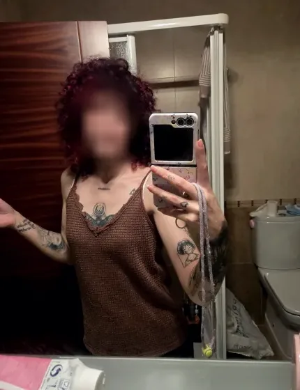 Ella, 36