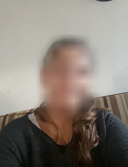Ellen, 25