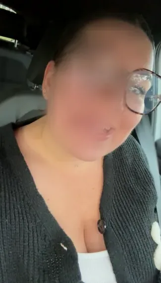 Lea, 27