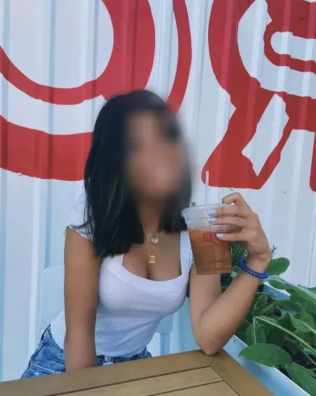 Malou, 19
